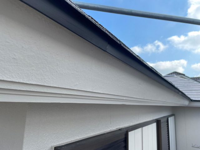 小野市の雨樋交換で既存樋を撤去した様子